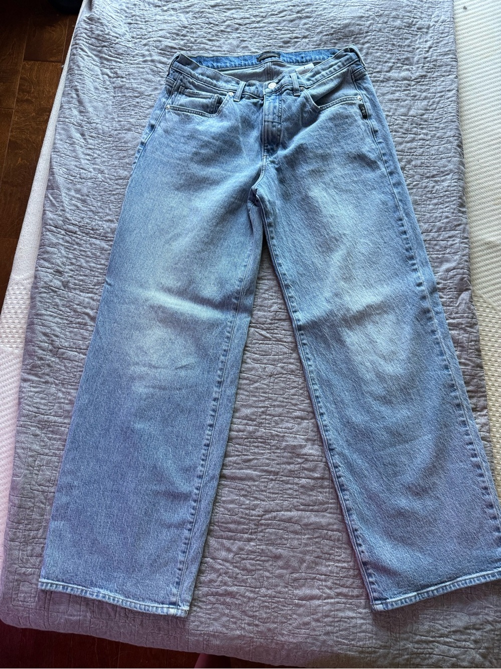Silver Jeans Women's Straight-Leg Jeans in Light Blue Wash